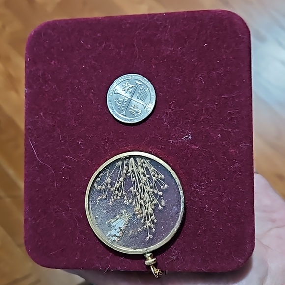 Pressed flower pendant - Picture 3 of 3